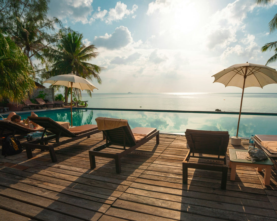Caribbean resort pool scene for Curaçao all-inclusive planning